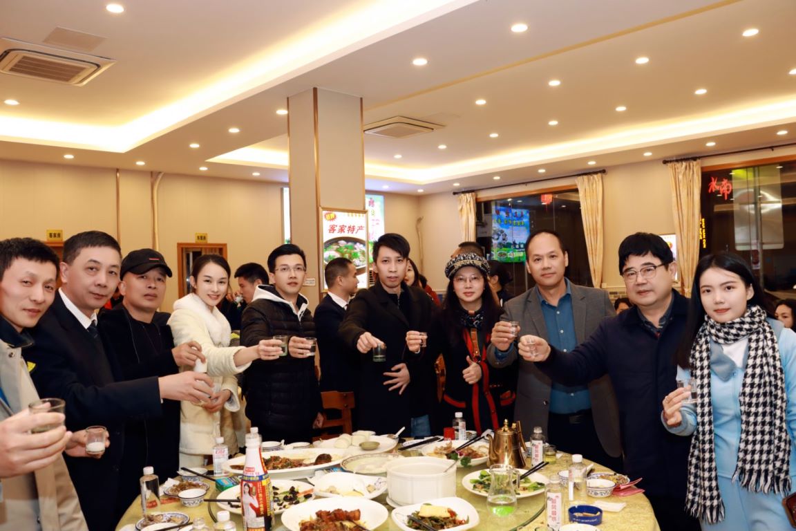 举杯3.jpg